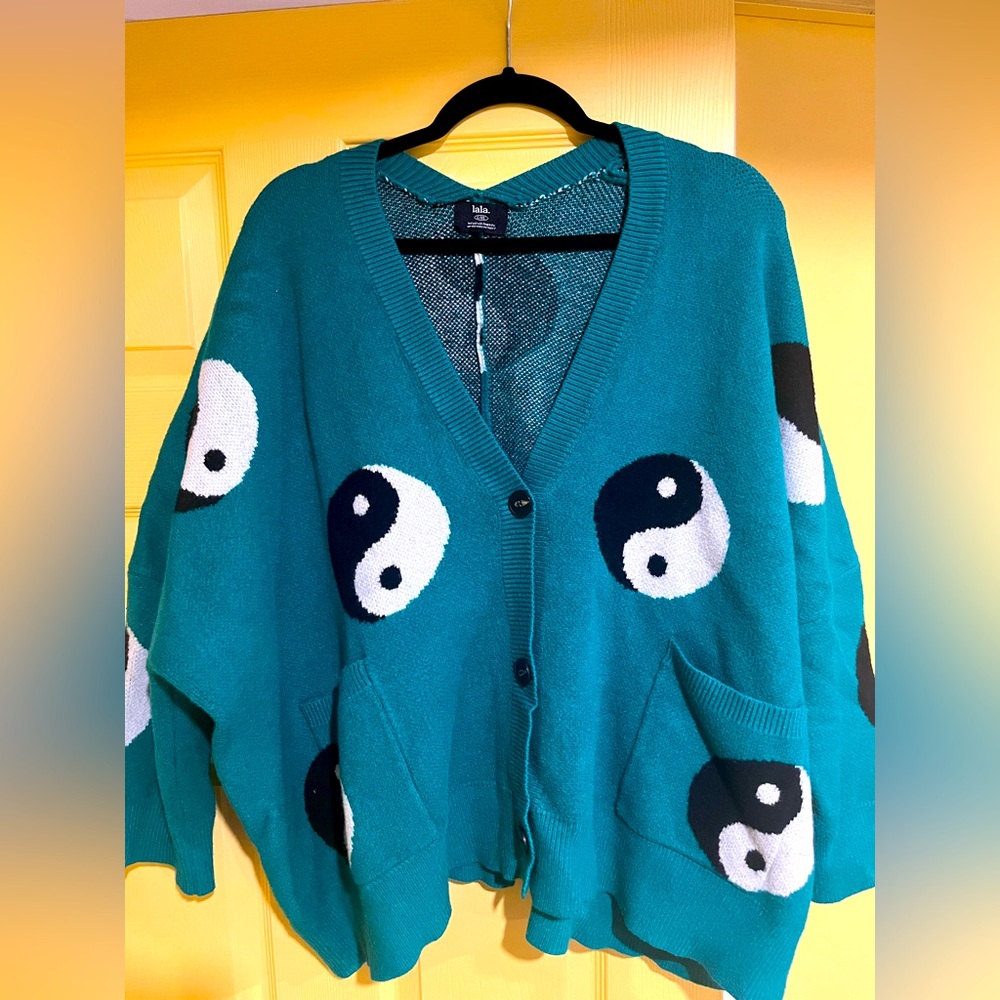 Dressed in Lala ting yang cardigan in size L/Xl.